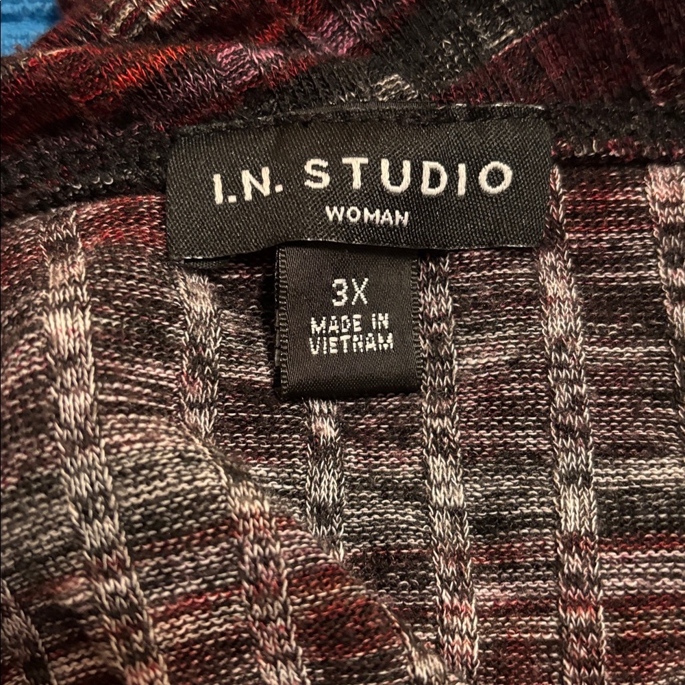 I. N. STUDIO Maroon Sweater/Poncho Top - Picture 2 of 4